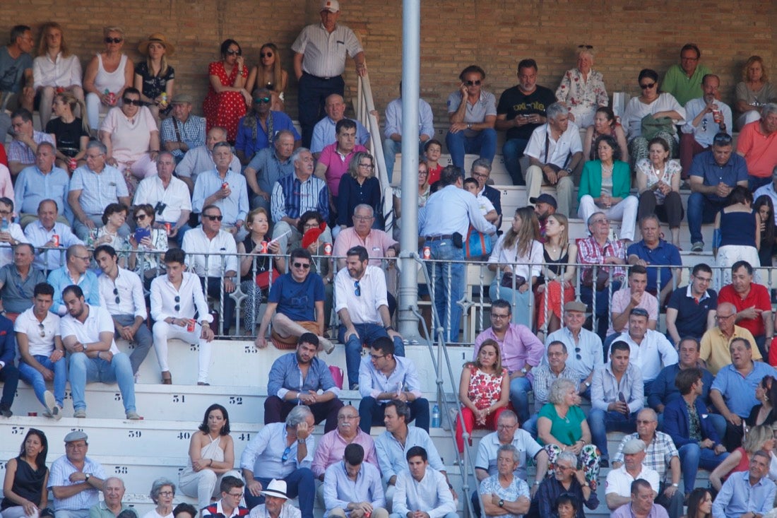 Fueron muchos los que acudieron a la plaza de toros de la ciudad este jueves