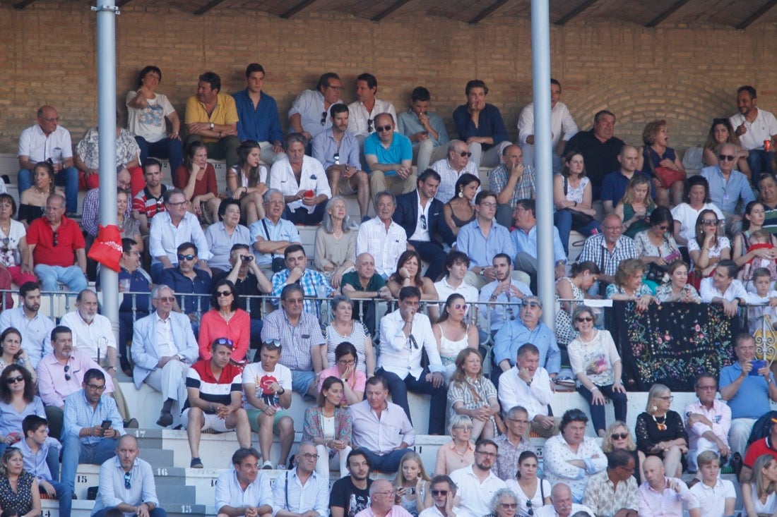 Fueron muchos los que acudieron a la plaza de toros de la ciudad este jueves