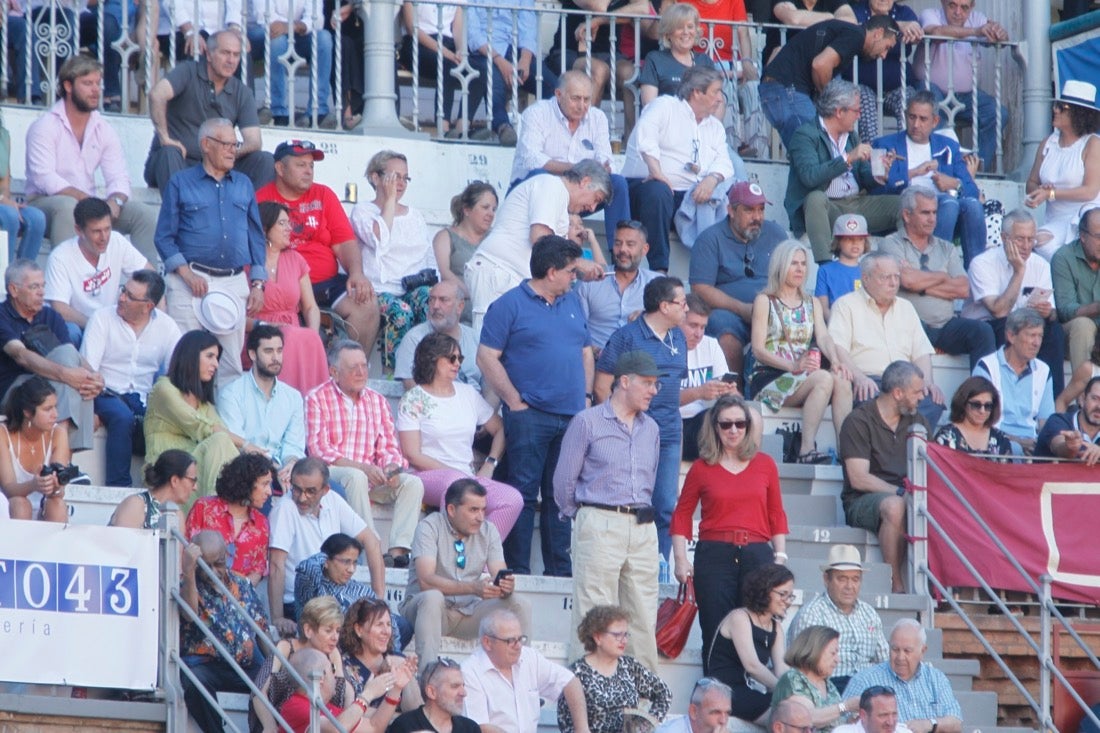 Fueron muchos los que acudieron a la plaza de toros de la ciudad este jueves