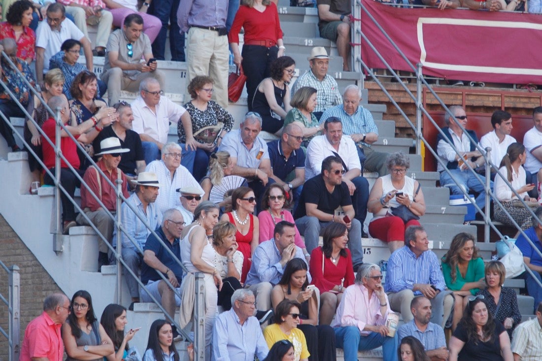 Fueron muchos los que acudieron a la plaza de toros de la ciudad este jueves