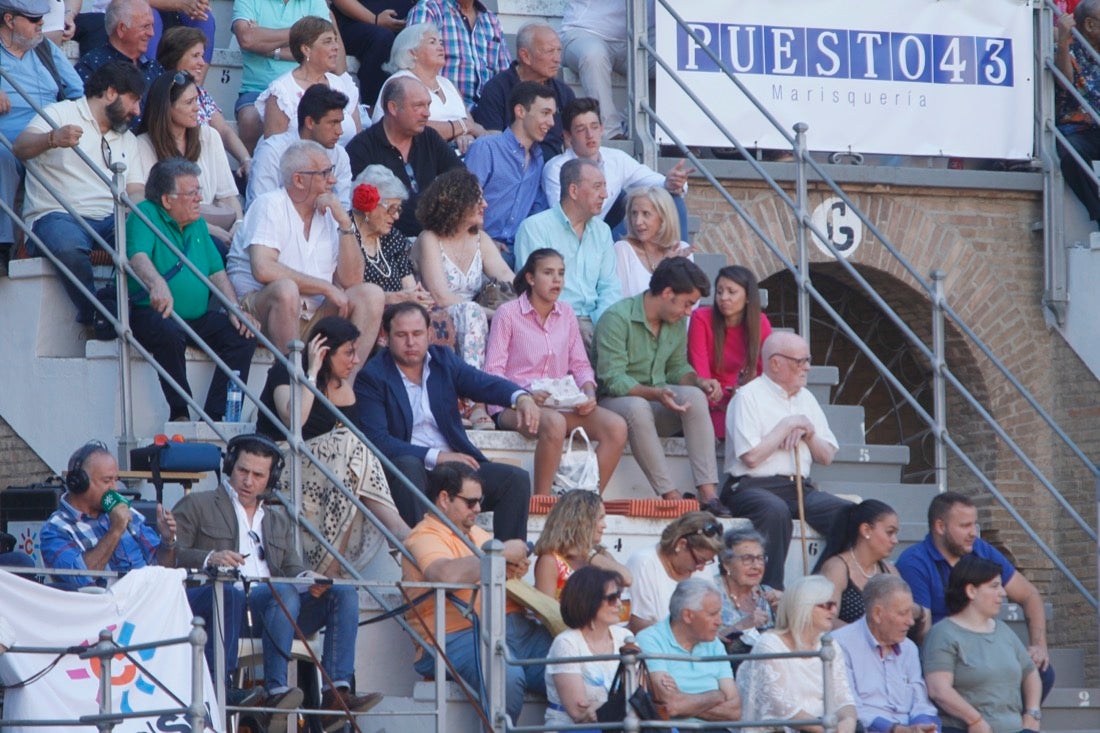 Fueron muchos los que acudieron a la plaza de toros de la ciudad este jueves