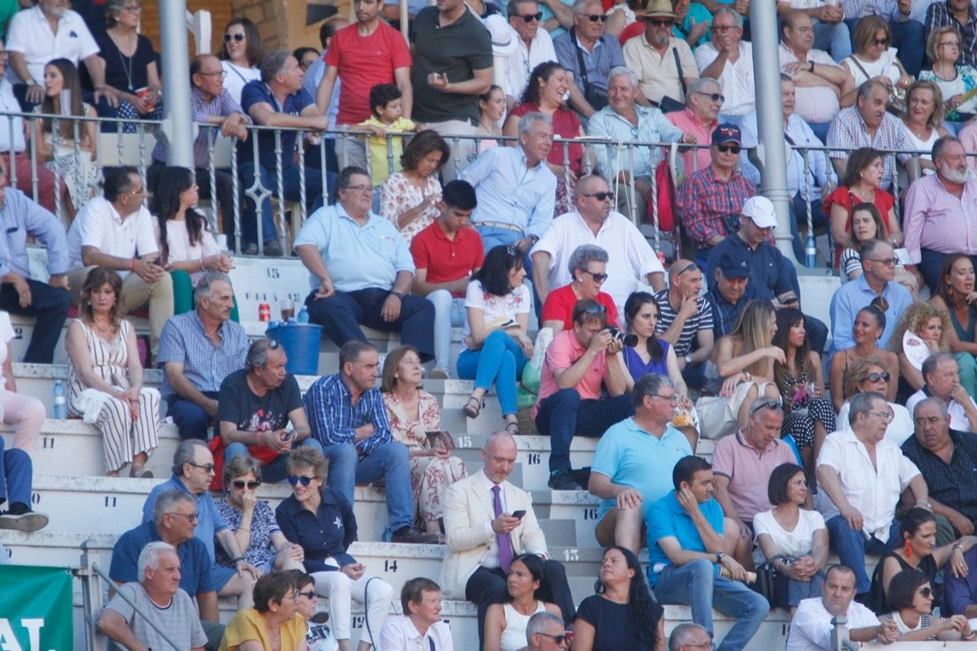 Fueron muchos los que acudieron a la plaza de toros de la ciudad este jueves