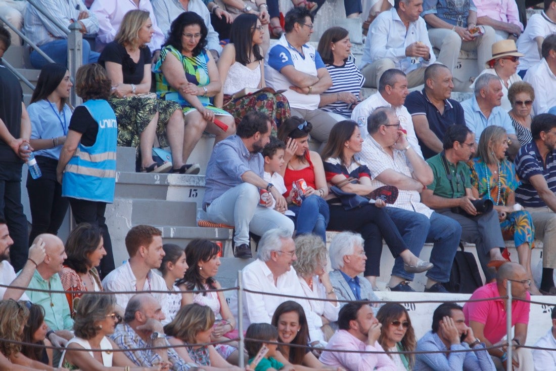 Fueron muchos los que acudieron a la plaza de toros de la ciudad este jueves