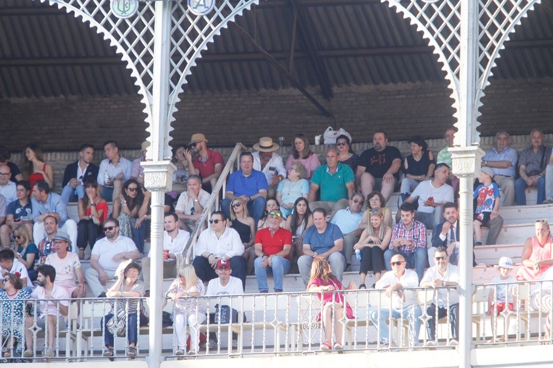 Fueron muchos los que acudieron a la plaza de toros de la ciudad este jueves