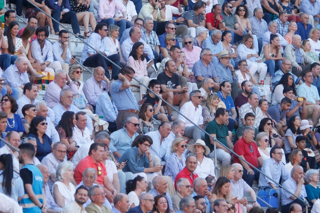 Fueron muchos los que acudieron a la plaza de toros de la ciudad este jueves