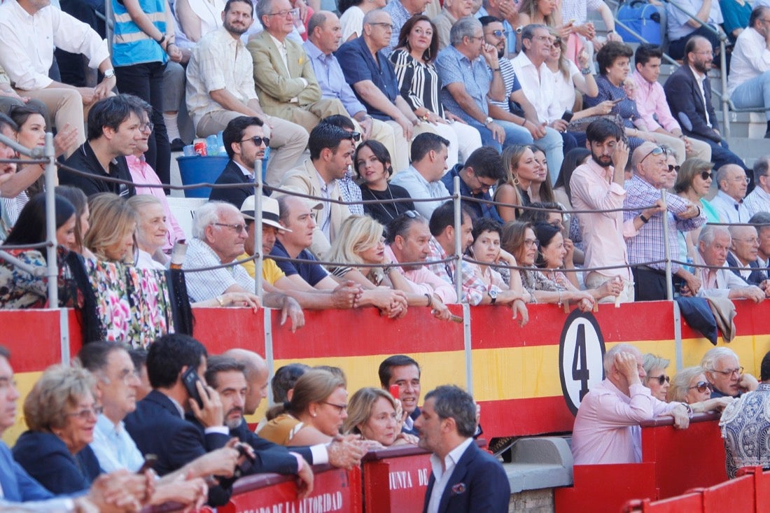 Fueron muchos los que acudieron a la plaza de toros de la ciudad este jueves