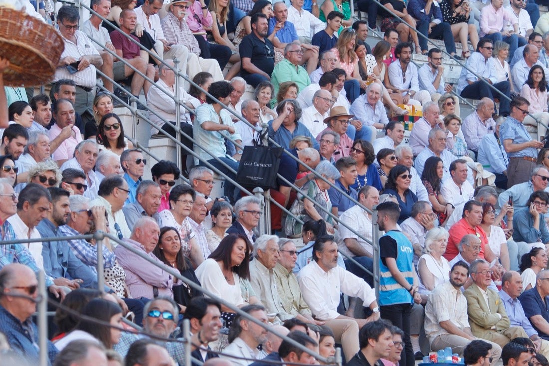 Fueron muchos los que acudieron a la plaza de toros de la ciudad este jueves