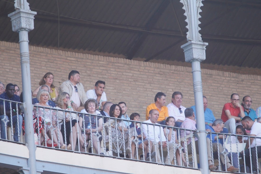 Fueron muchos los que acudieron a la plaza de toros de la ciudad este jueves