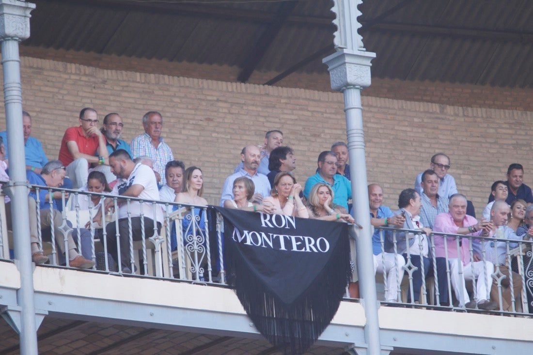 Fueron muchos los que acudieron a la plaza de toros de la ciudad este jueves