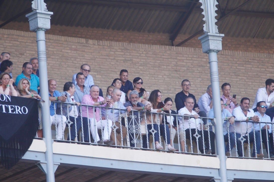 Fueron muchos los que acudieron a la plaza de toros de la ciudad este jueves