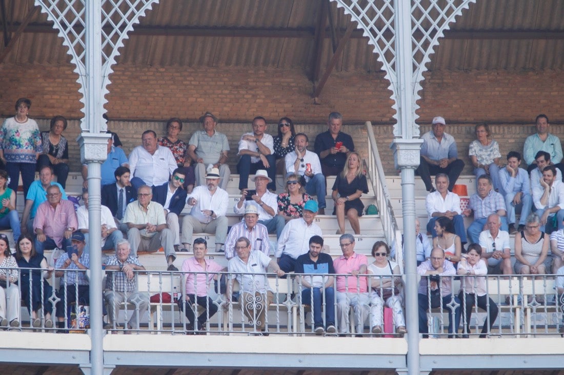 Fueron muchos los que acudieron a la plaza de toros de la ciudad este jueves