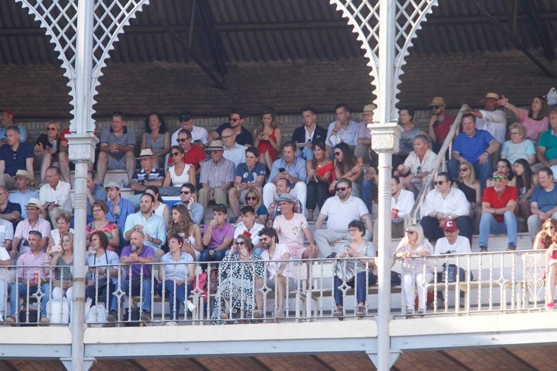 Fueron muchos los que acudieron a la plaza de toros de la ciudad este jueves