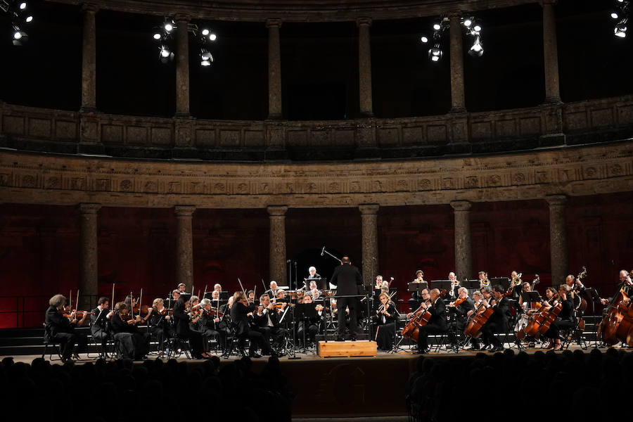 La O.C.G. abrió anoche el 68 Festival Internacional de Música y Danza de Granada, con la brillante dirección de Ivor Borton