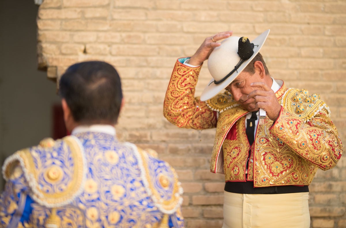 Portentosa actuación del granadino 'El Fandi0', a hombros con Julián López 'El Juli' en tarde de claroscuros de 'Morante de la Puebla'