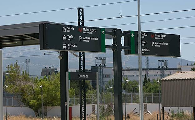 Los nuevos carteles, preparados para los servicios AVE.