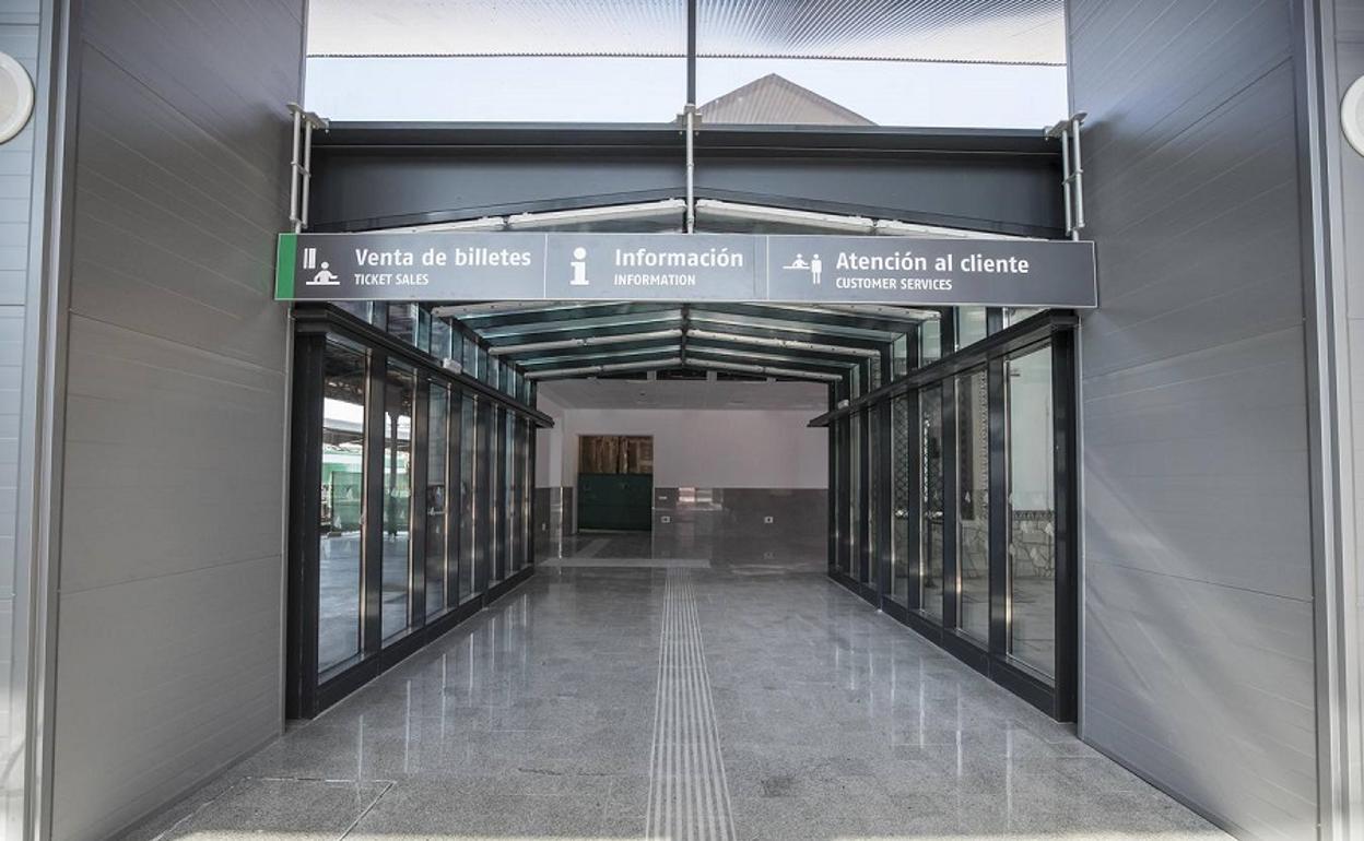 Interior de la estación del AVE de Granada