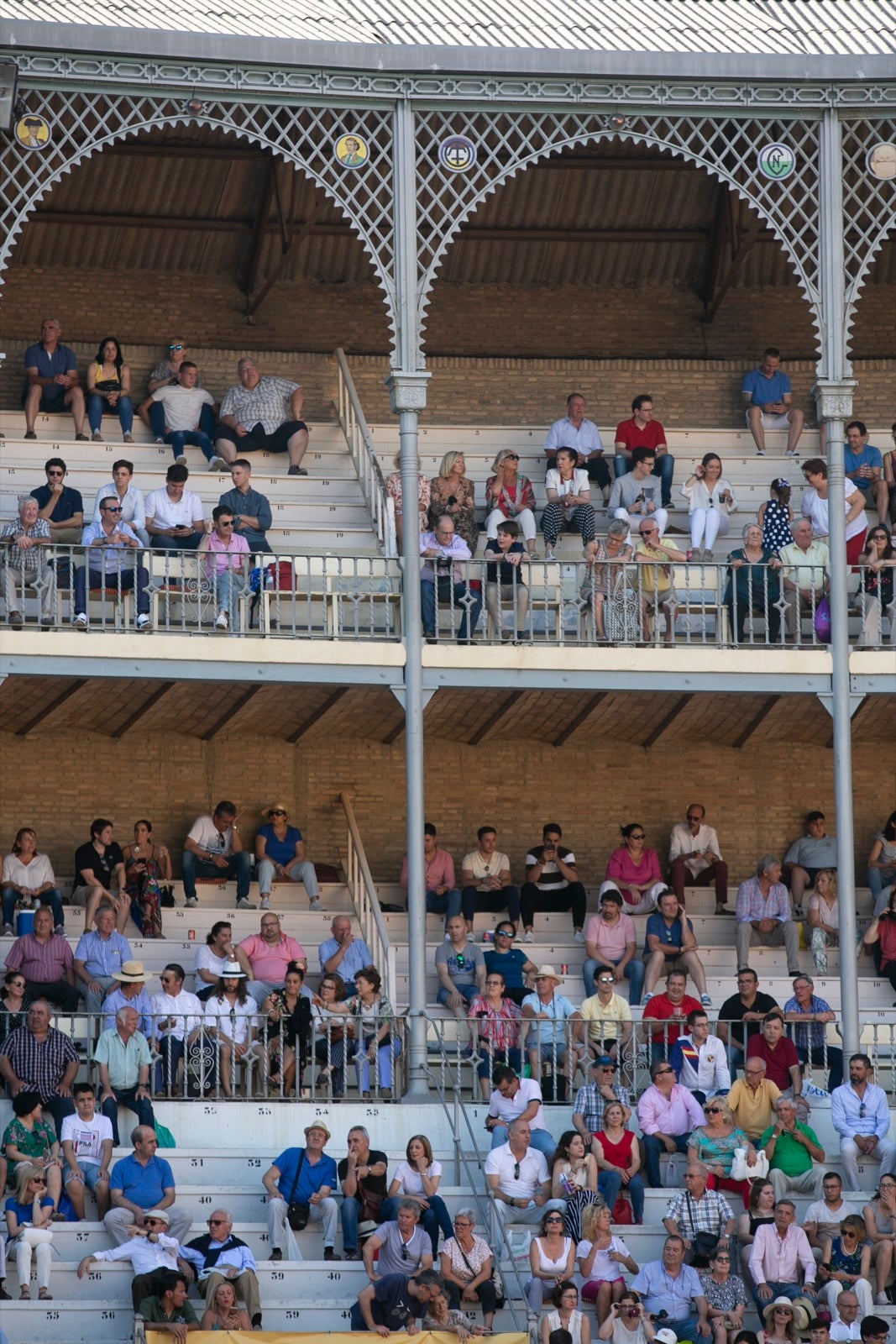 Borja Collado y Miguel Aguilar ponen broche triunfal a la feria del Corpus. El bastetano Aquilino Girón, que cortó una oreja y acreditó sobrado valor, acabó en la enfermería con una lesión en la rodilla