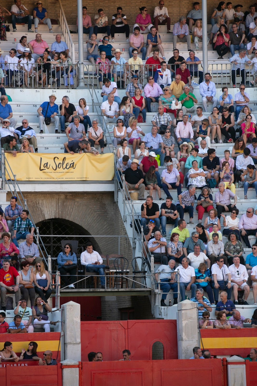 Borja Collado y Miguel Aguilar ponen broche triunfal a la feria del Corpus. El bastetano Aquilino Girón, que cortó una oreja y acreditó sobrado valor, acabó en la enfermería con una lesión en la rodilla