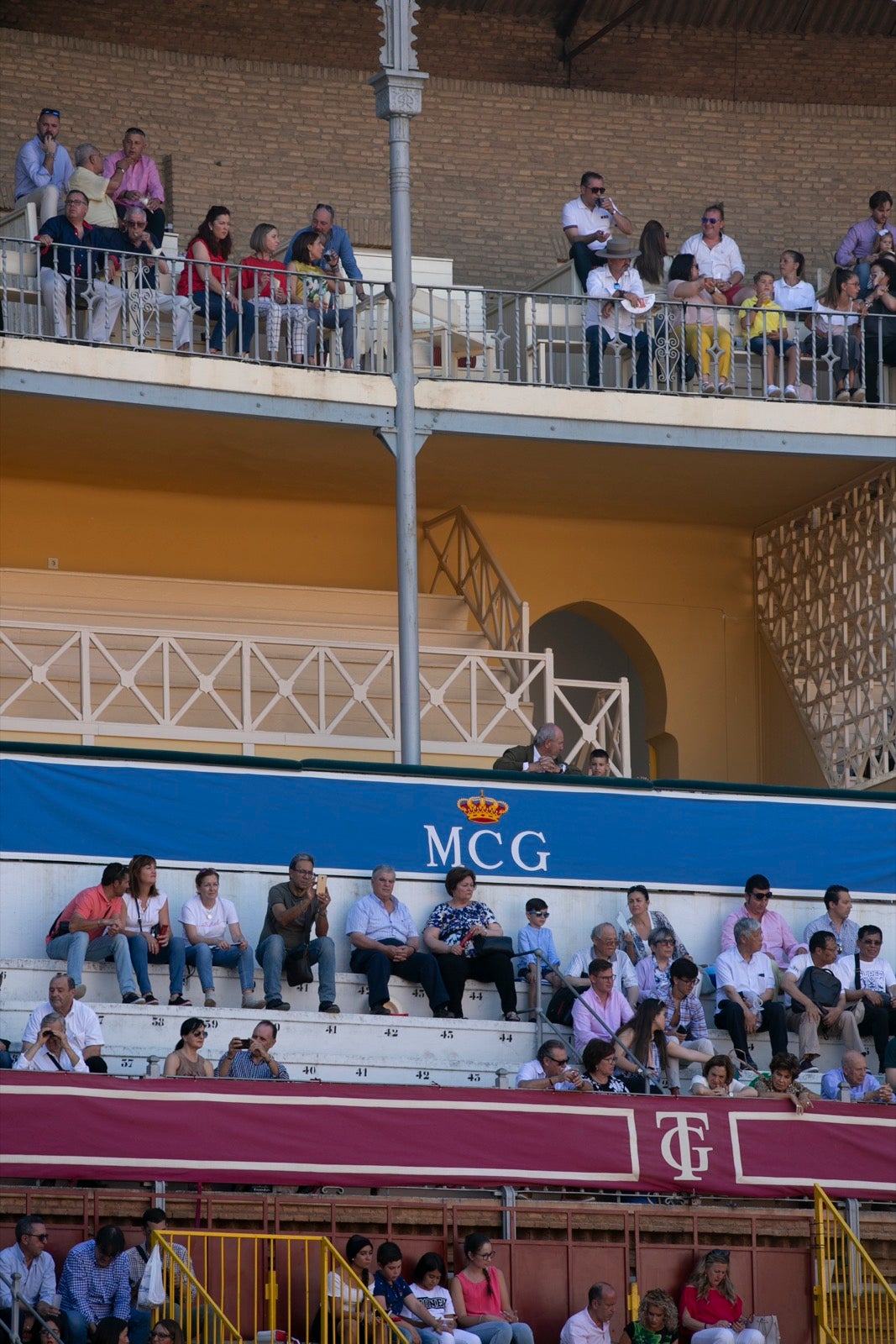 Borja Collado y Miguel Aguilar ponen broche triunfal a la feria del Corpus. El bastetano Aquilino Girón, que cortó una oreja y acreditó sobrado valor, acabó en la enfermería con una lesión en la rodilla