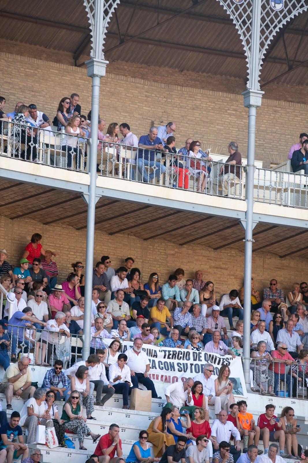 Borja Collado y Miguel Aguilar ponen broche triunfal a la feria del Corpus. El bastetano Aquilino Girón, que cortó una oreja y acreditó sobrado valor, acabó en la enfermería con una lesión en la rodilla