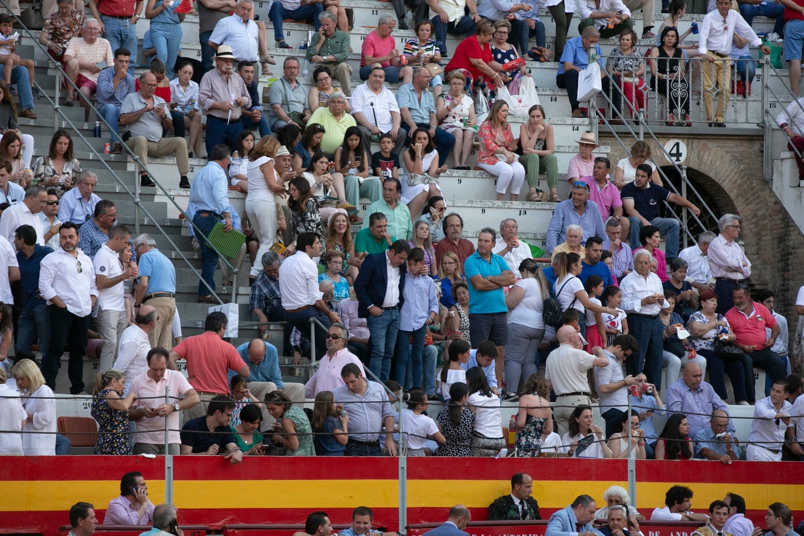 Borja Collado y Miguel Aguilar ponen broche triunfal a la feria del Corpus. El bastetano Aquilino Girón, que cortó una oreja y acreditó sobrado valor, acabó en la enfermería con una lesión en la rodilla