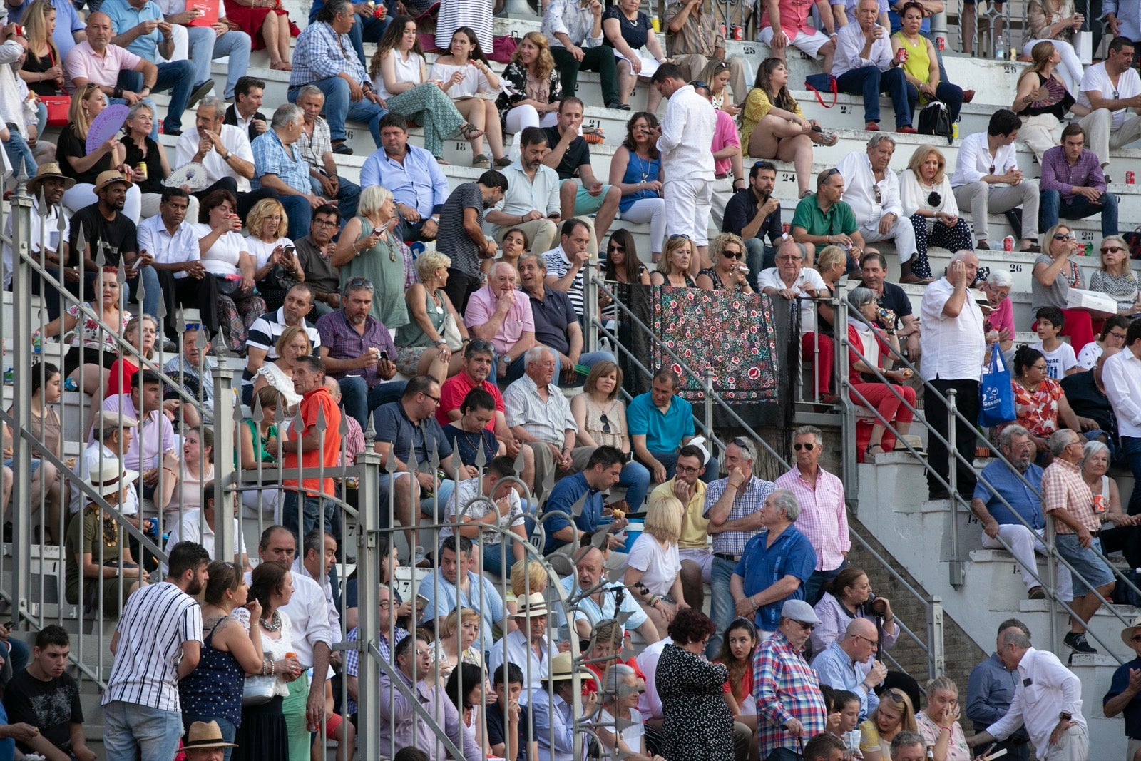 Borja Collado y Miguel Aguilar ponen broche triunfal a la feria del Corpus. El bastetano Aquilino Girón, que cortó una oreja y acreditó sobrado valor, acabó en la enfermería con una lesión en la rodilla