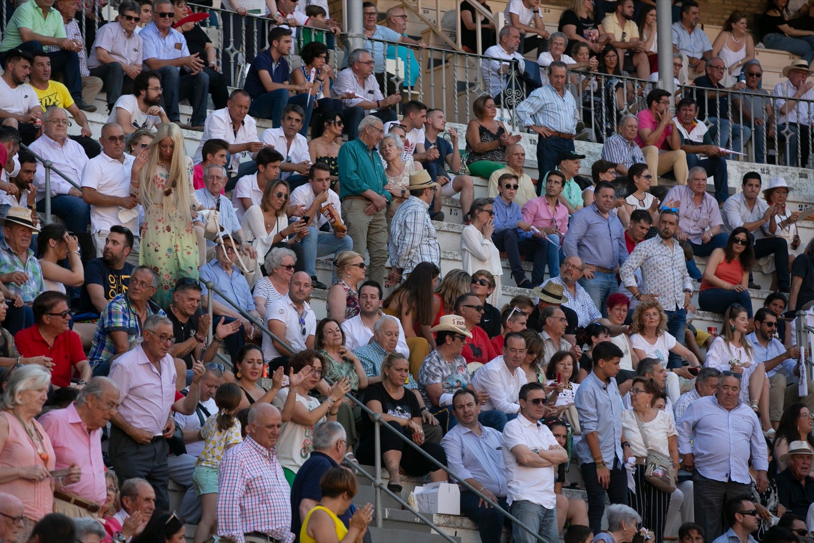 Borja Collado y Miguel Aguilar ponen broche triunfal a la feria del Corpus. El bastetano Aquilino Girón, que cortó una oreja y acreditó sobrado valor, acabó en la enfermería con una lesión en la rodilla