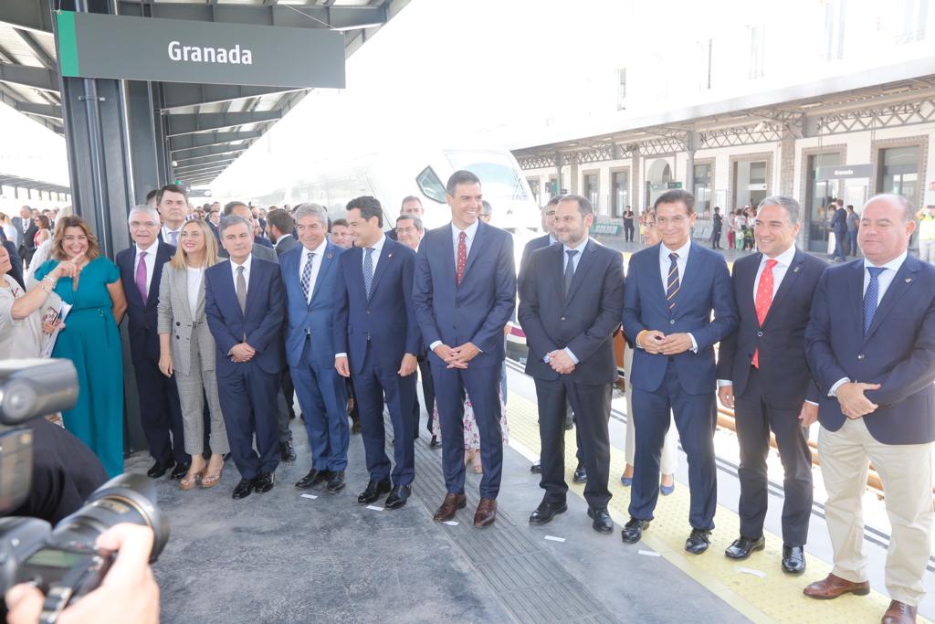 Pedro Sánchez llega a Granada para inaugurar la línea del AVE que conecta Granada con Antequera y Madrid