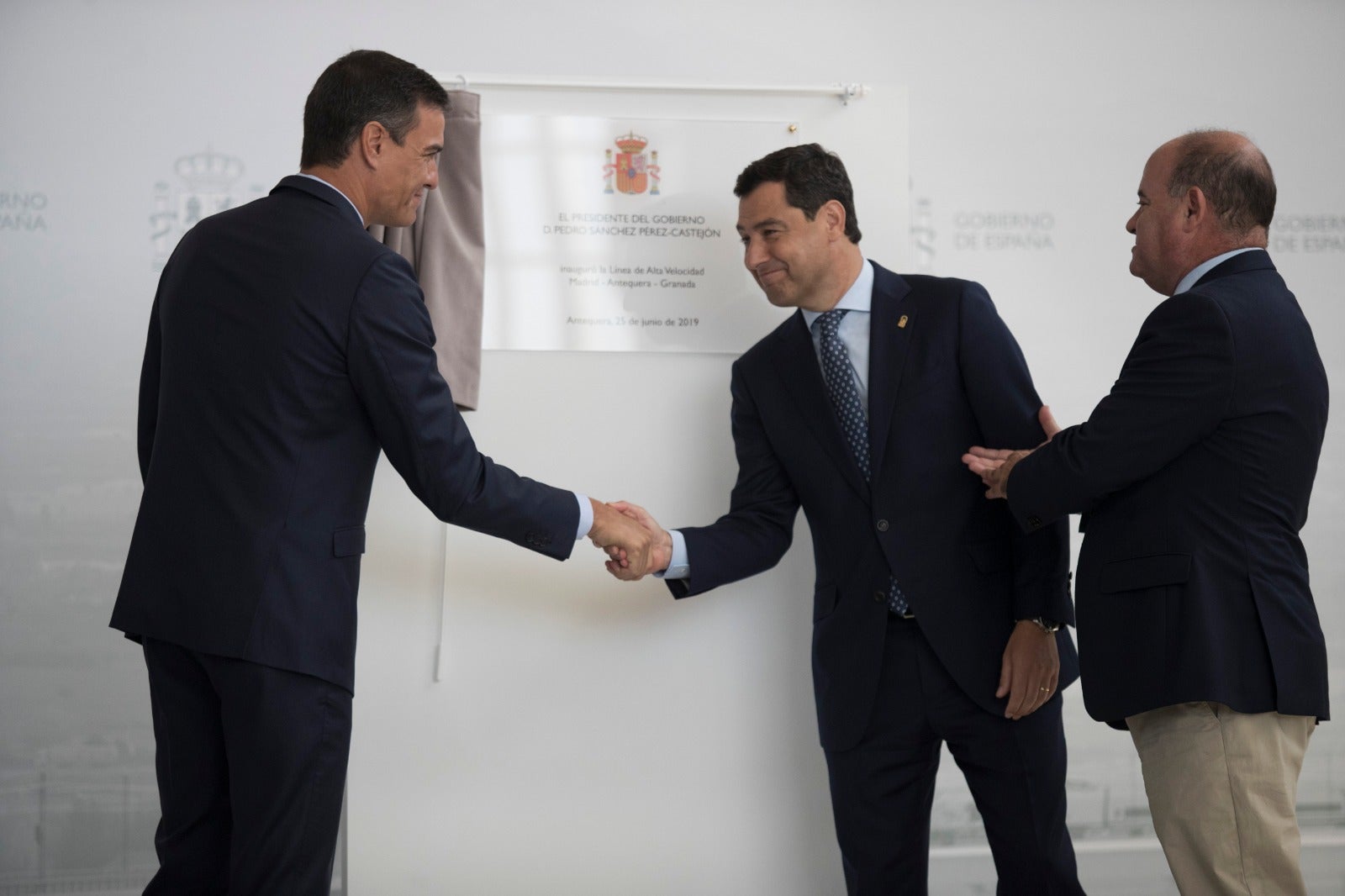 El presidente del Gobierno, Pedro Sánchez, inaugura en Antequera la línea que une está ciudad con Granada y Madrid