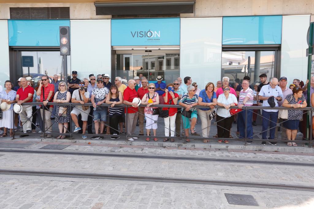 Fotos: Aluvión de personas para recibir el AVE en Granada