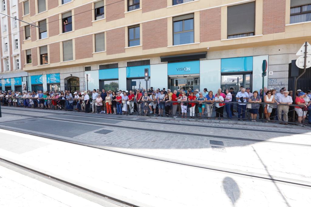 Fotos: Aluvión de personas para recibir el AVE en Granada