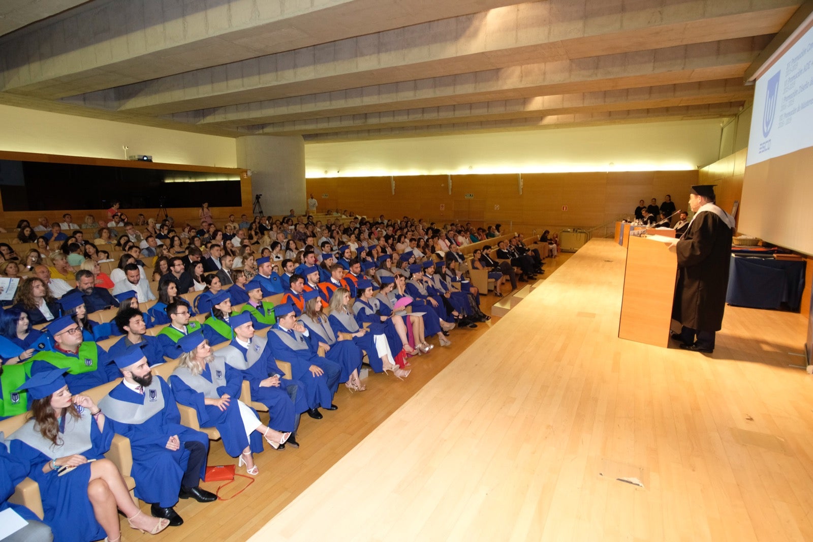 Después de cuatro años de estudios, la de anoche era una fecha muy esperada para varias promociones de esta escuela