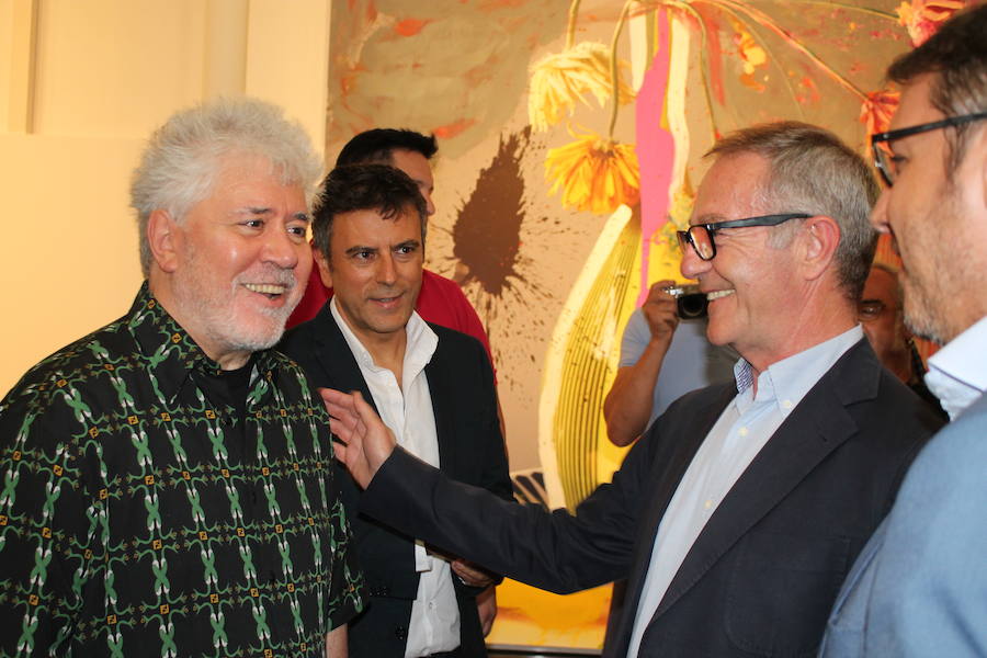 El cineasta manchego expone en el Centro Andaluz de la Fotografía, junto al artista Jorge Galindo, un trabajo conjunto en cuadros de gran formato 