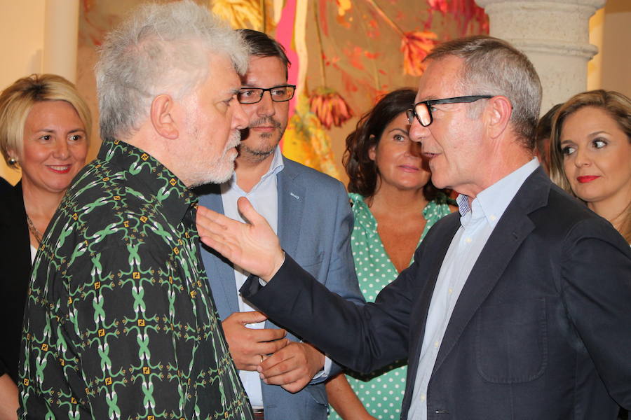 El cineasta manchego expone en el Centro Andaluz de la Fotografía, junto al artista Jorge Galindo, un trabajo conjunto en cuadros de gran formato 