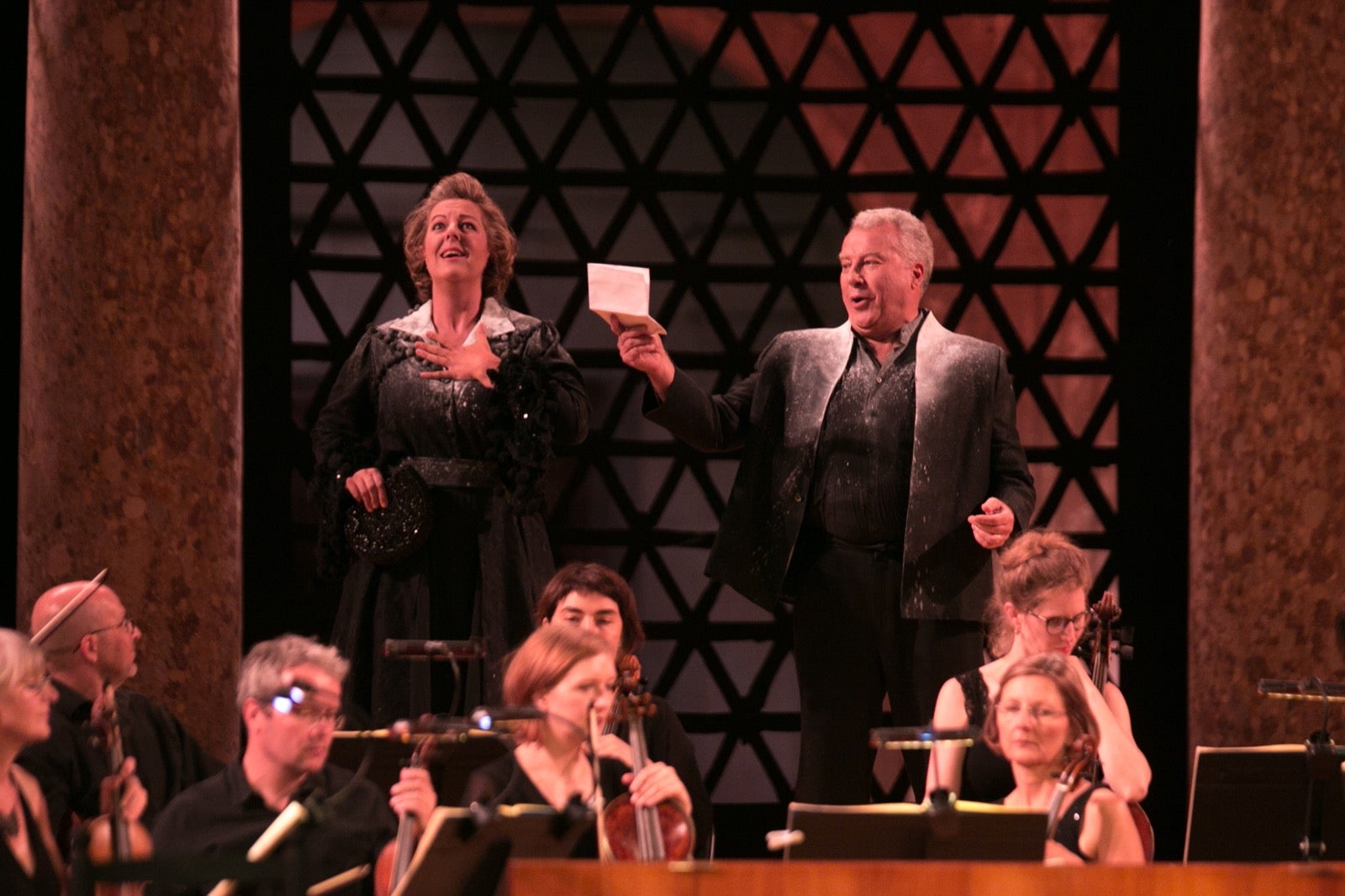 René Jacobs ofrece una versión amplia, luminosa, llena de ese espíritu mozartiano y que aflora en cualquier momento de tan grandiosa partitura