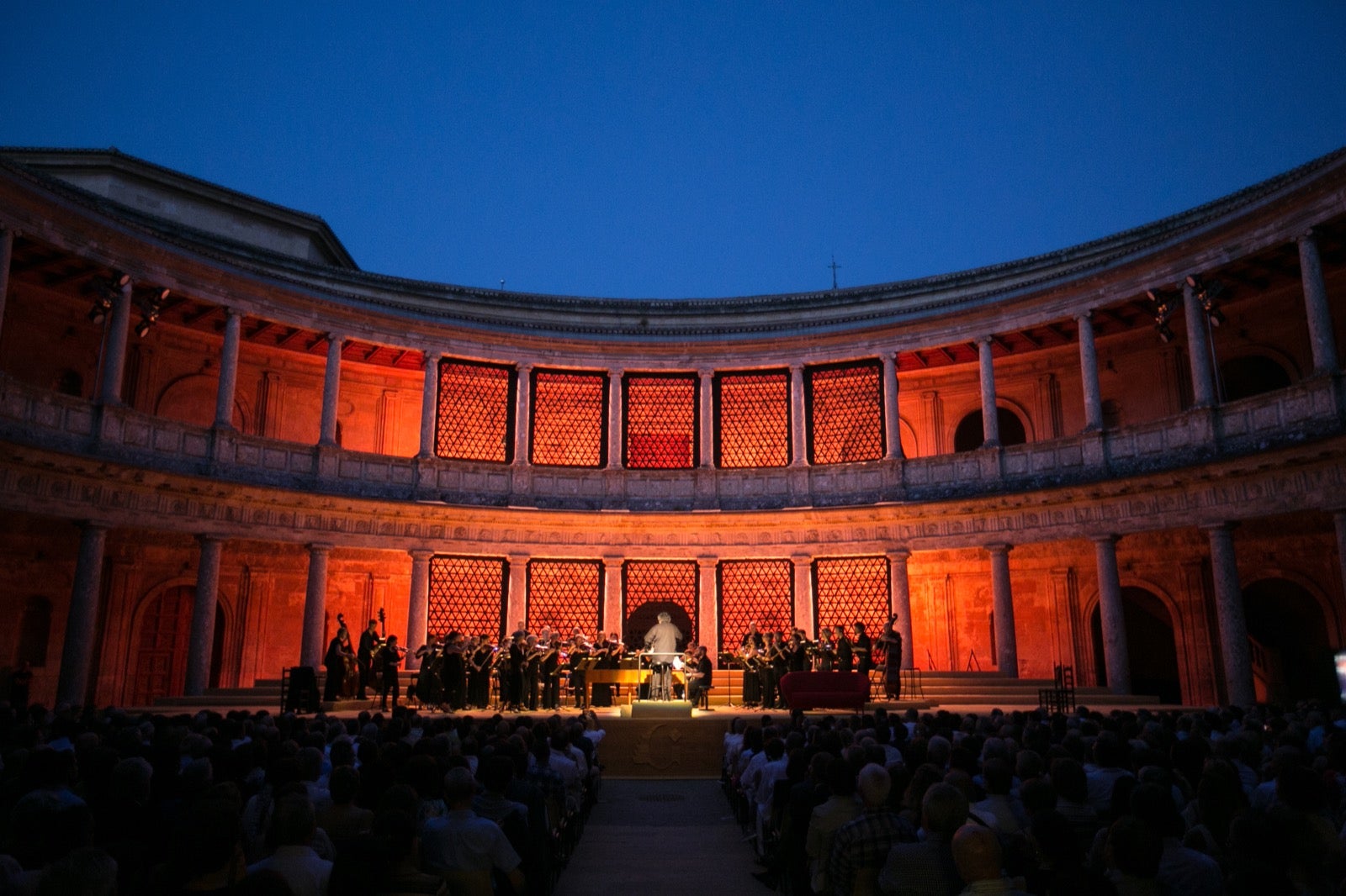 René Jacobs ofrece una versión amplia, luminosa, llena de ese espíritu mozartiano y que aflora en cualquier momento de tan grandiosa partitura