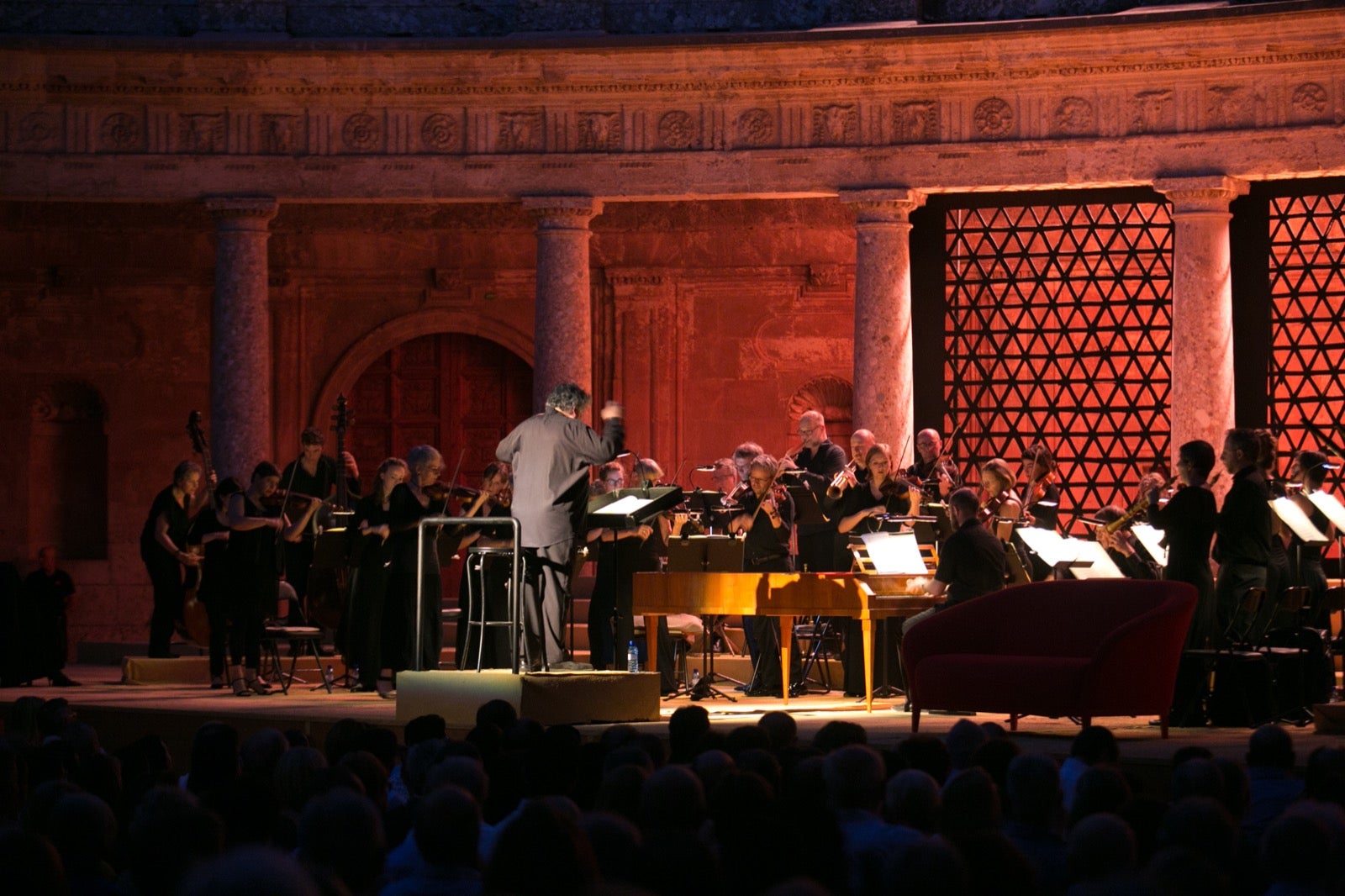 René Jacobs ofrece una versión amplia, luminosa, llena de ese espíritu mozartiano y que aflora en cualquier momento de tan grandiosa partitura