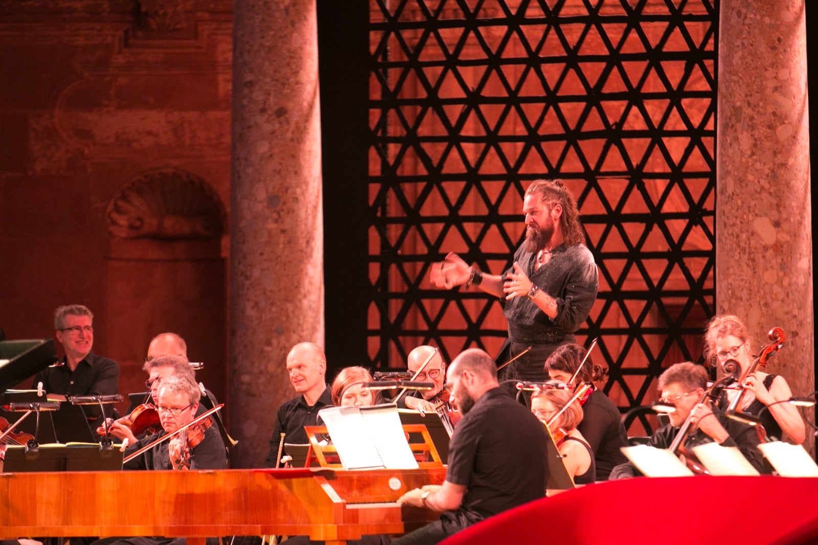 René Jacobs ofrece una versión amplia, luminosa, llena de ese espíritu mozartiano y que aflora en cualquier momento de tan grandiosa partitura