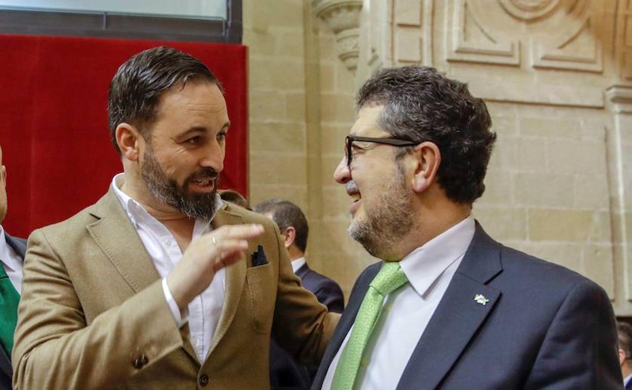 Santiago Abascal y Francisco Serrano, en el Parlamento andaluz. 