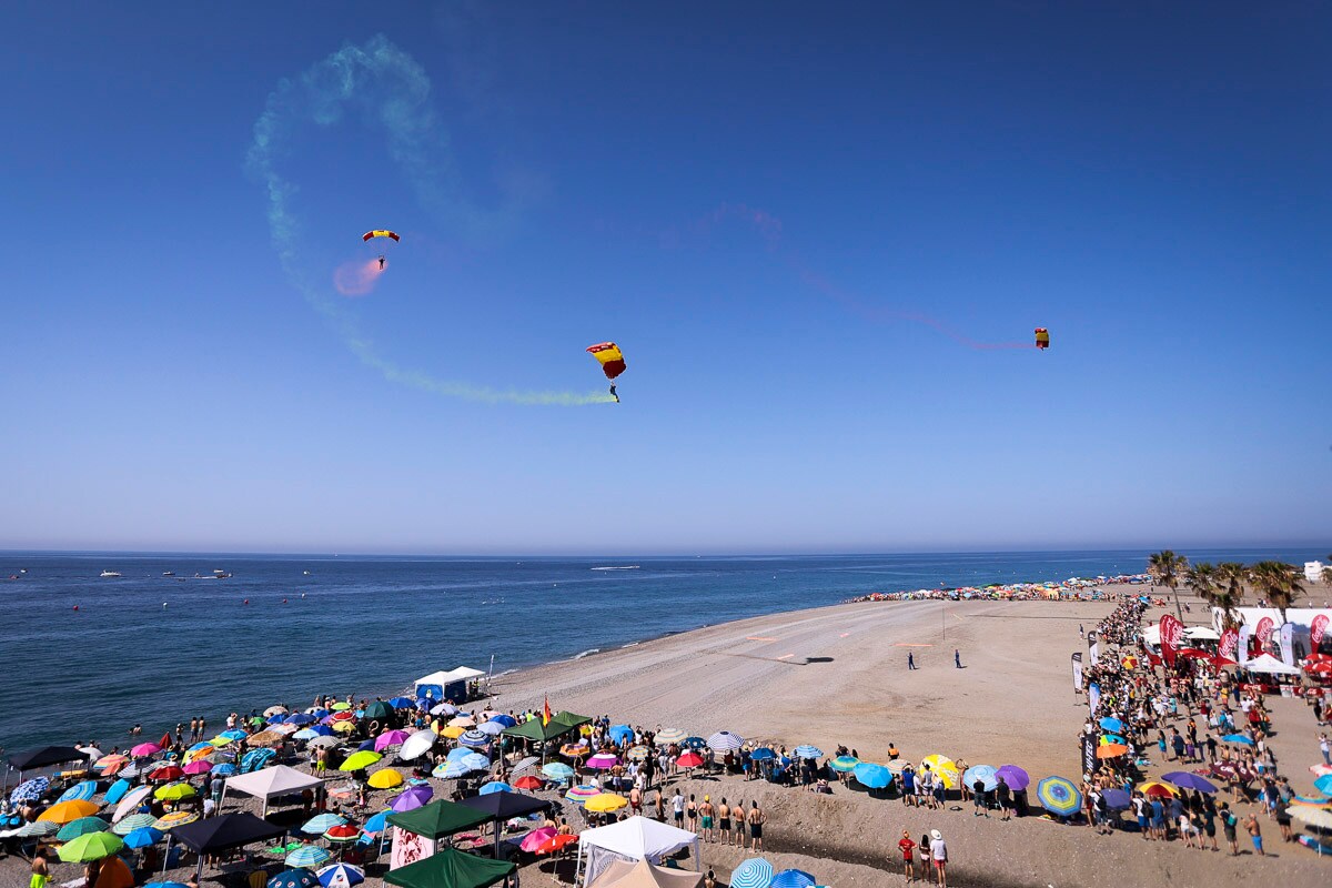 Treinta aeronaves han realizado diferentes acrobacias en este espectáculo, que ha celebrado este domingo su catorce edición