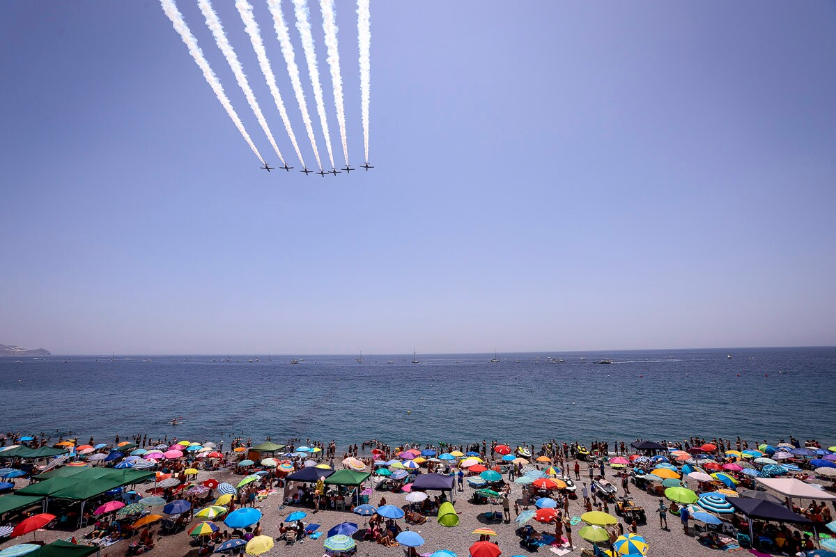 Treinta aeronaves han realizado diferentes acrobacias en este espectáculo, que ha celebrado este domingo su catorce edición