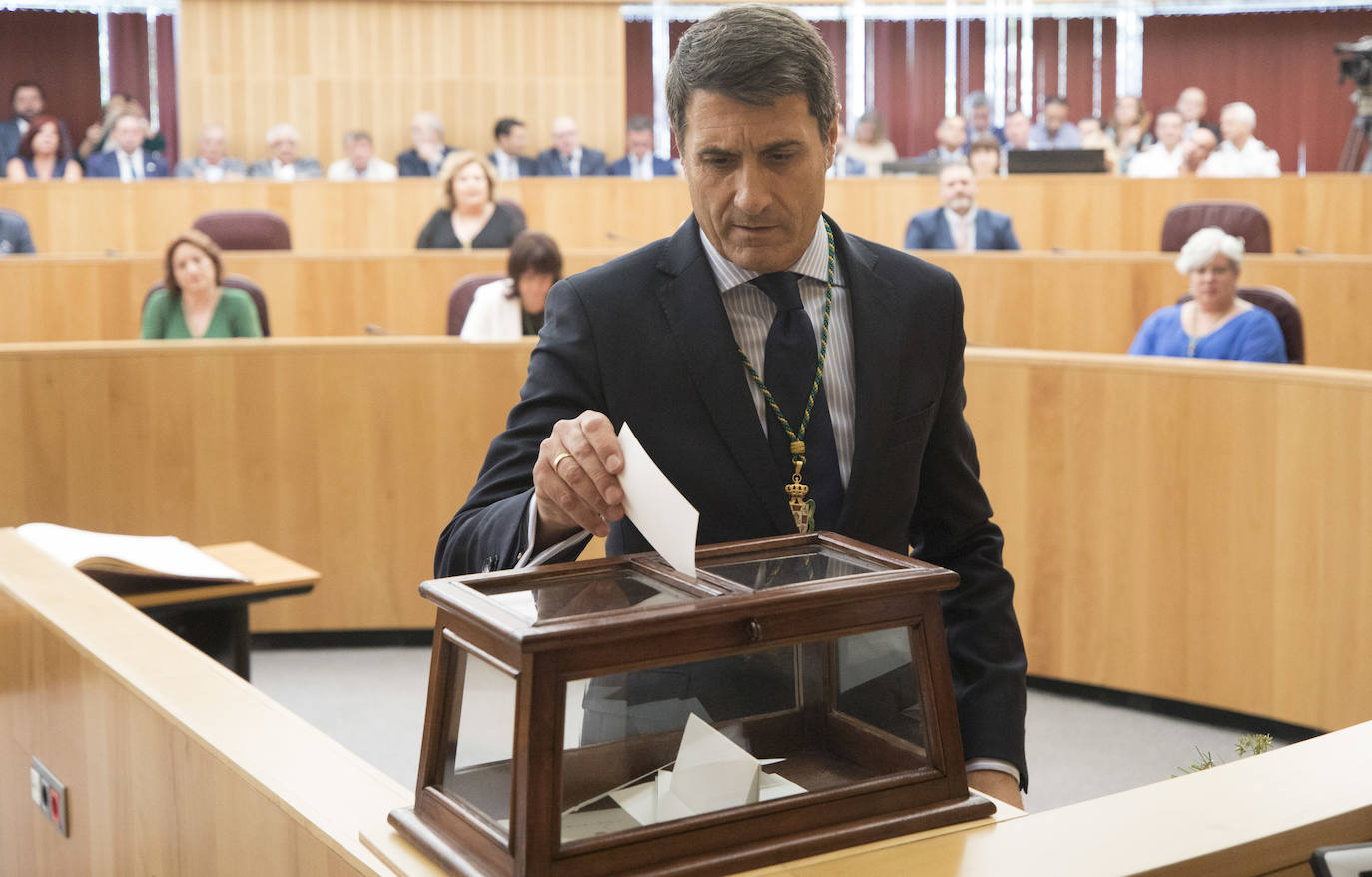 José Entrena ha sido reelegido presidente contando con los votos de PSOE, Adelante, IU y Cs