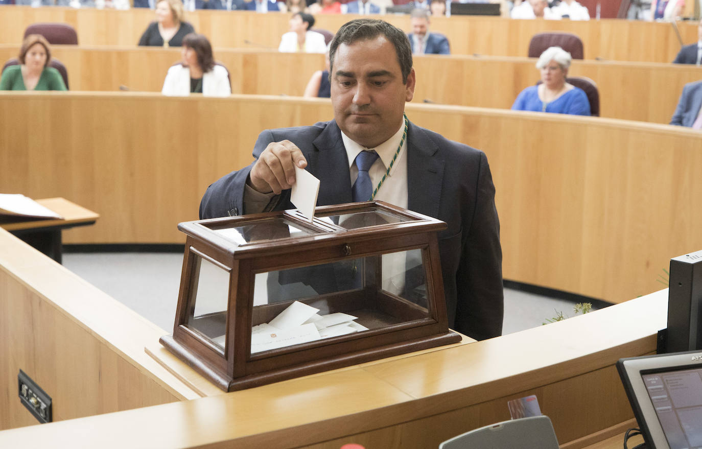 José Entrena ha sido reelegido presidente contando con los votos de PSOE, Adelante, IU y Cs