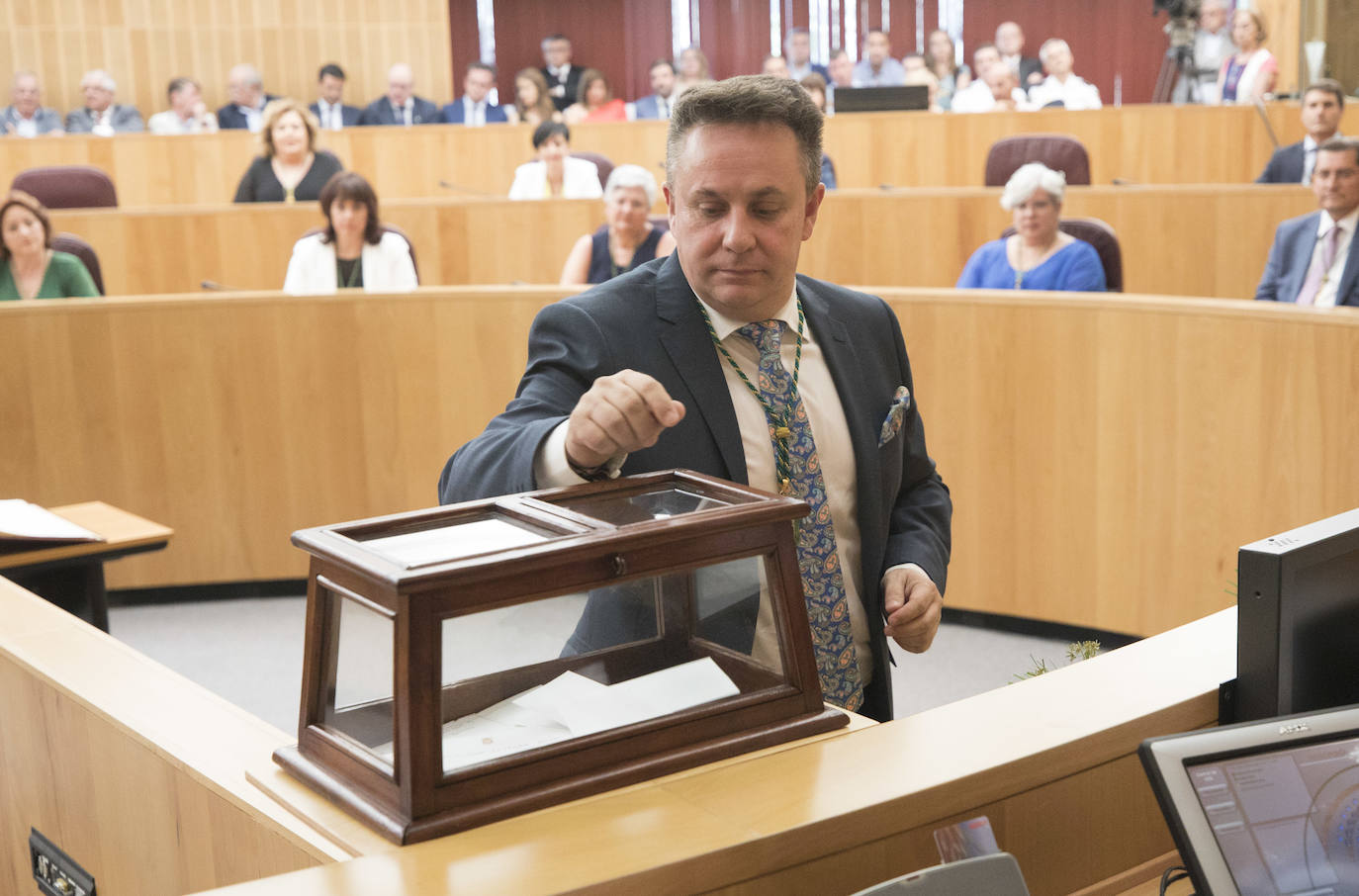 José Entrena ha sido reelegido presidente contando con los votos de PSOE, Adelante, IU y Cs