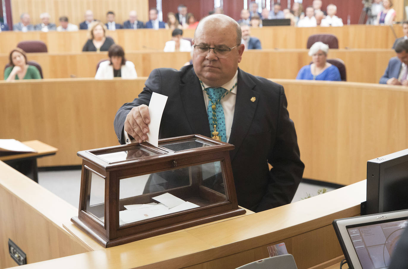 José Entrena ha sido reelegido presidente contando con los votos de PSOE, Adelante, IU y Cs