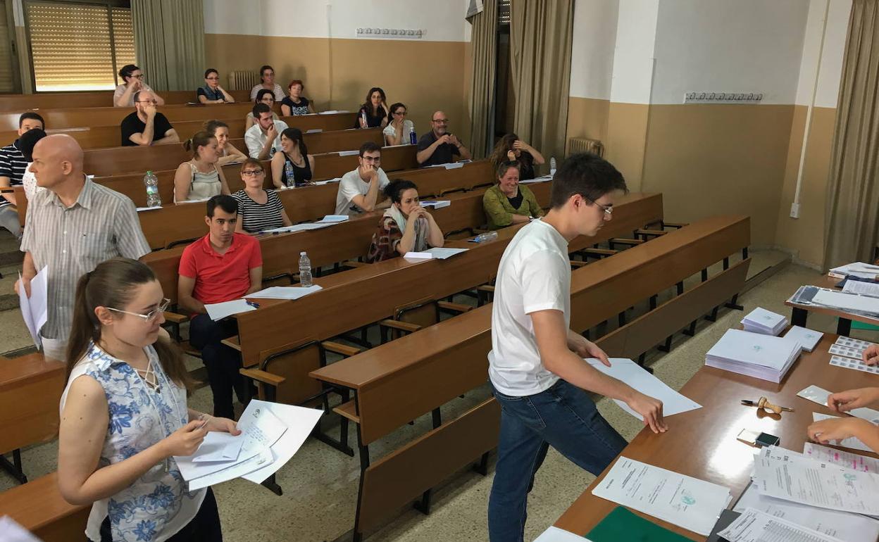 Oposiciones a maestro en Andalucía: plazos, fechas y reclamaciones