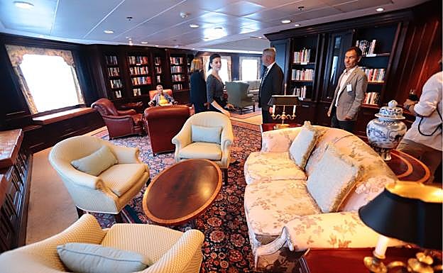 Imagen. Así es el crucero de lujo atracado en Motril: un recorrido por dentro y por fuera. 