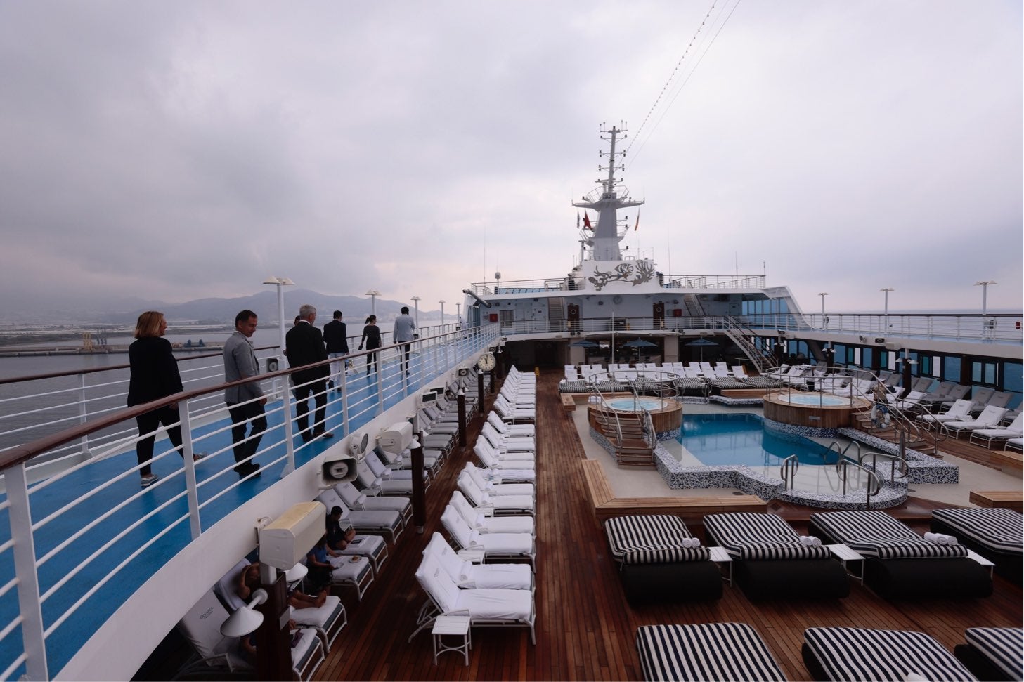 El navío, con una capacidad de 700 pasajeros, ha traído a 670 visitantes y 400 integrantes del personal de tripulación, la mayoría estadounidenses a recorrer el municipio.