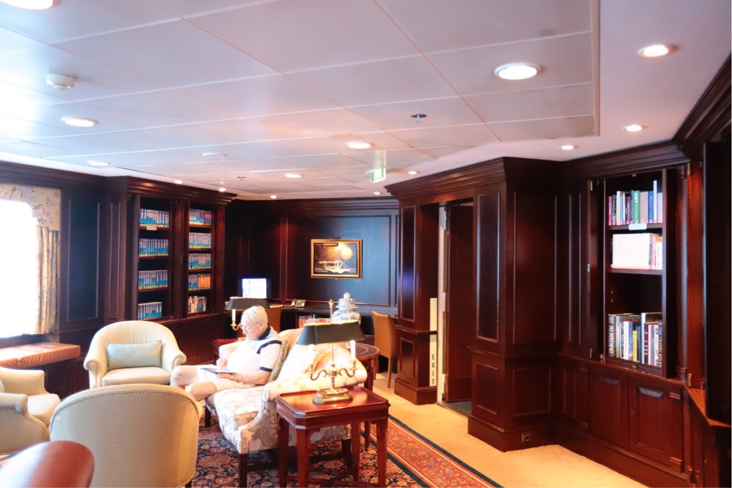 El navío, con una capacidad de 700 pasajeros, ha traído a 670 visitantes y 400 integrantes del personal de tripulación, la mayoría estadounidenses a recorrer el municipio.