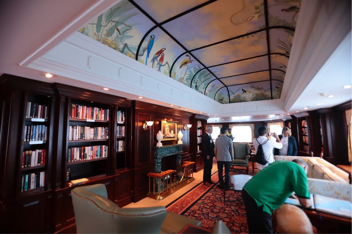 El navío, con una capacidad de 700 pasajeros, ha traído a 670 visitantes y 400 integrantes del personal de tripulación, la mayoría estadounidenses a recorrer el municipio.